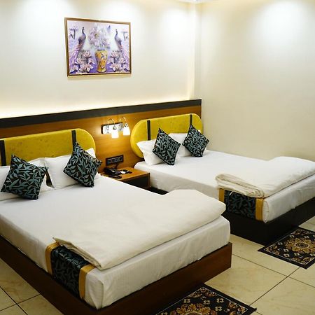 Hotel Shakuntla Palace - 400 Meters Away From Vishnu Pad Temple 7 Mins Walk Gaya Exterior photo